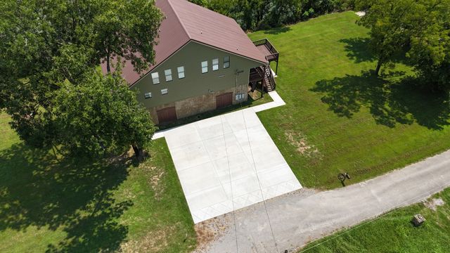 950 Sauger Dr, Charlotte, TN 37036