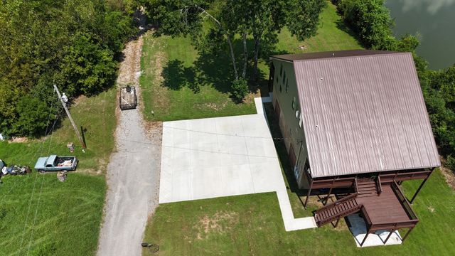 950 Sauger Dr, Charlotte, TN 37036