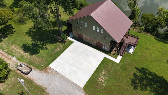 950 Sauger Dr, Charlotte, TN 37036