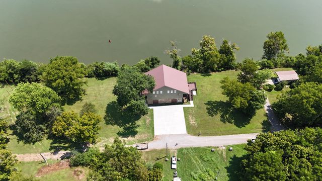 950 Sauger Dr, Charlotte, TN 37036