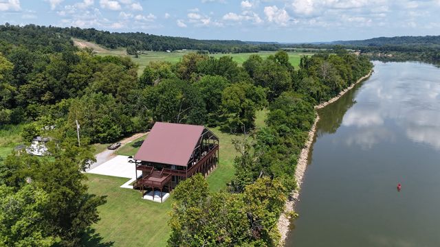 950 Sauger Dr, Charlotte, TN 37036