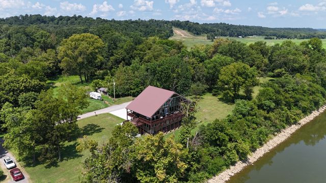 950 Sauger Dr, Charlotte, TN 37036