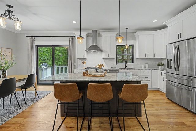 59 Ice Pond Dr, Northampton, MA 01062