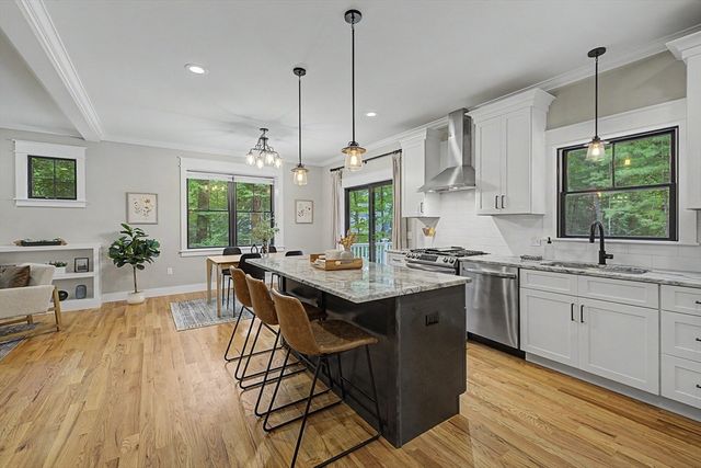 59 Ice Pond Dr, Northampton, MA 01062