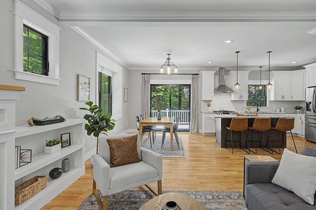 59 Ice Pond Dr, Northampton, MA 01062