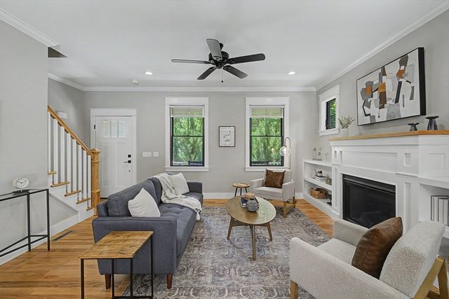 59 Ice Pond Dr, Northampton, MA 01062