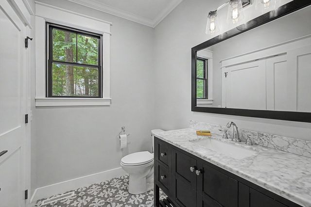 59 Ice Pond Dr, Northampton, MA 01062