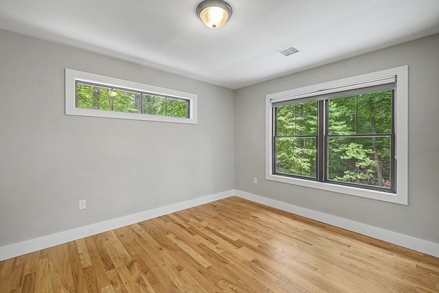 59 Ice Pond Dr, Northampton, MA 01062