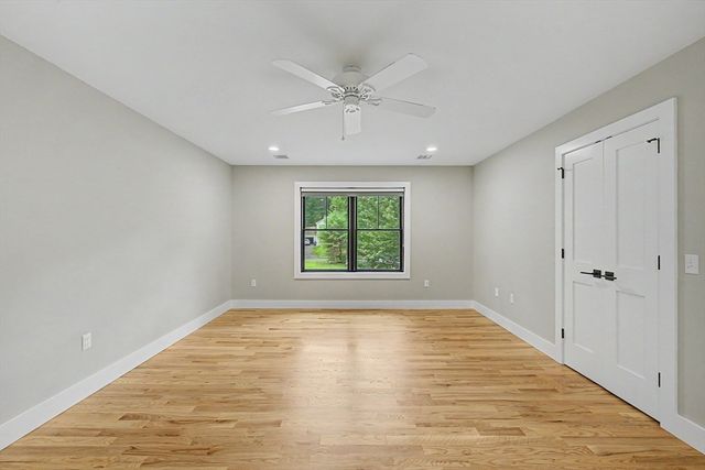 59 Ice Pond Dr, Northampton, MA 01062