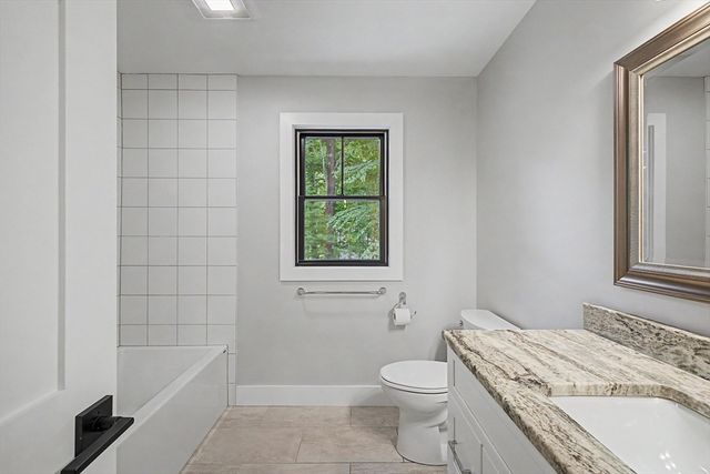 59 Ice Pond Dr, Northampton, MA 01062