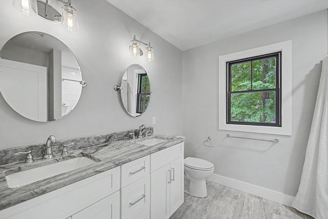 59 Ice Pond Dr, Northampton, MA 01062
