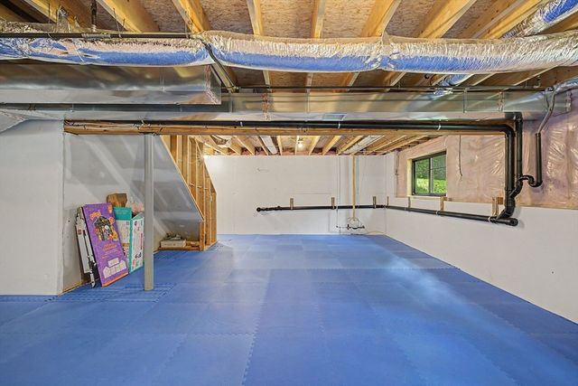 59 Ice Pond Dr, Northampton, MA 01062