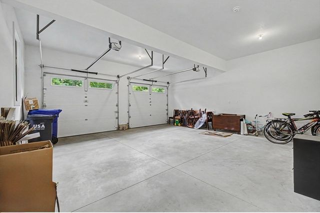 59 Ice Pond Dr, Northampton, MA 01062