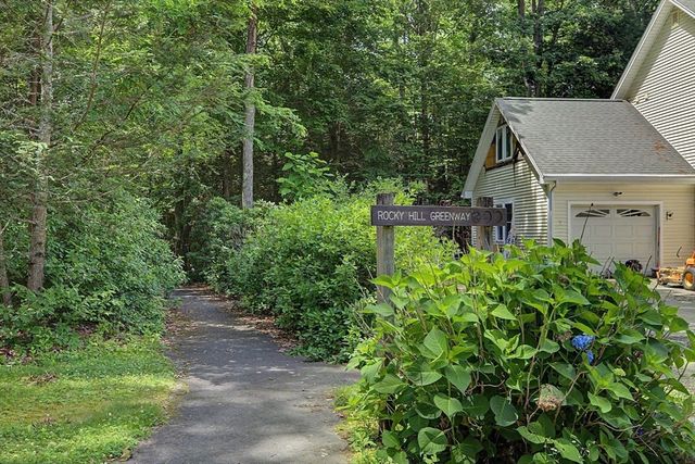 59 Ice Pond Dr, Northampton, MA 01062