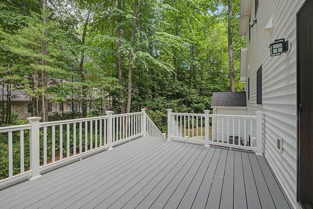 59 Ice Pond Dr, Northampton, MA 01062