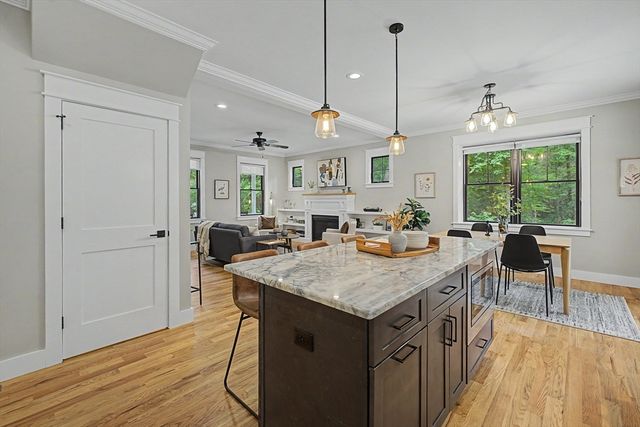 59 Ice Pond Dr, Northampton, MA 01062