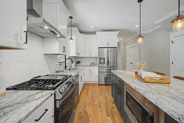 59 Ice Pond Dr, Northampton, MA 01062