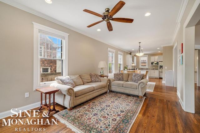 979 Lakepointe Street, Grosse Pointe Park, MI 48230