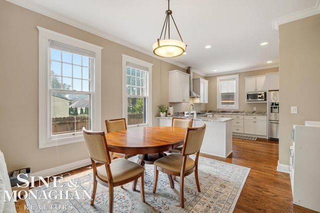 979 Lakepointe Street, Grosse Pointe Park, MI 48230