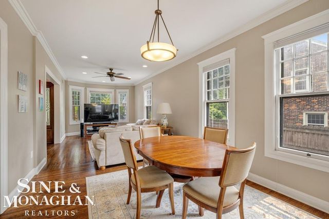 979 Lakepointe Street, Grosse Pointe Park, MI 48230