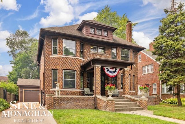 979 Lakepointe Street, Grosse Pointe Park, MI 48230
