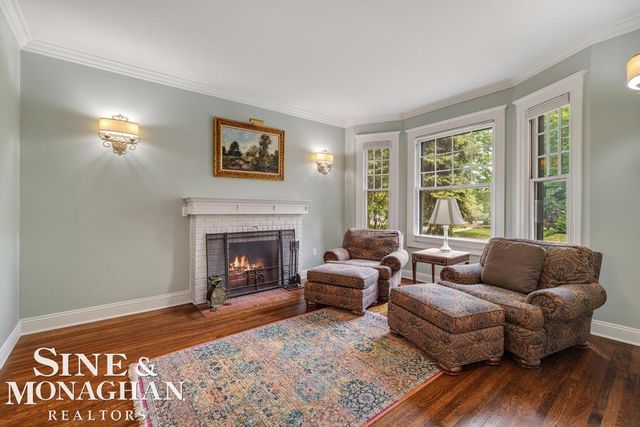 979 Lakepointe Street, Grosse Pointe Park, MI 48230