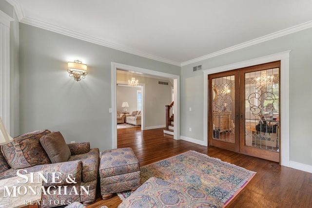 979 Lakepointe Street, Grosse Pointe Park, MI 48230