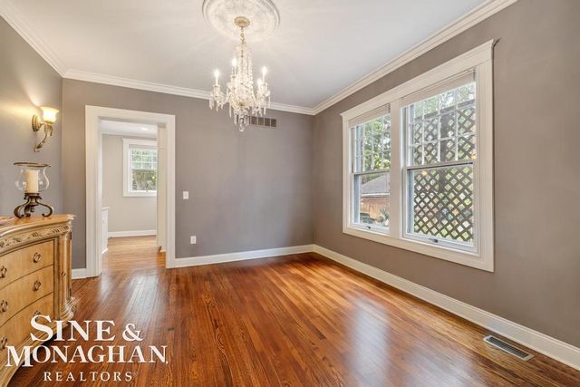 979 Lakepointe Street, Grosse Pointe Park, MI 48230
