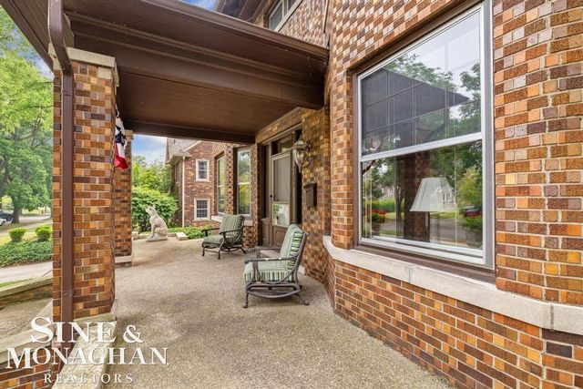 979 Lakepointe Street, Grosse Pointe Park, MI 48230