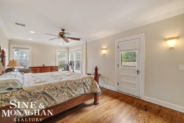 979 Lakepointe Street, Grosse Pointe Park, MI 48230