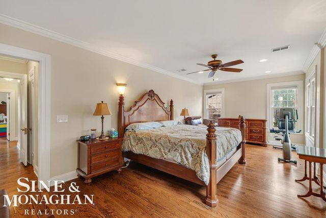 979 Lakepointe Street, Grosse Pointe Park, MI 48230