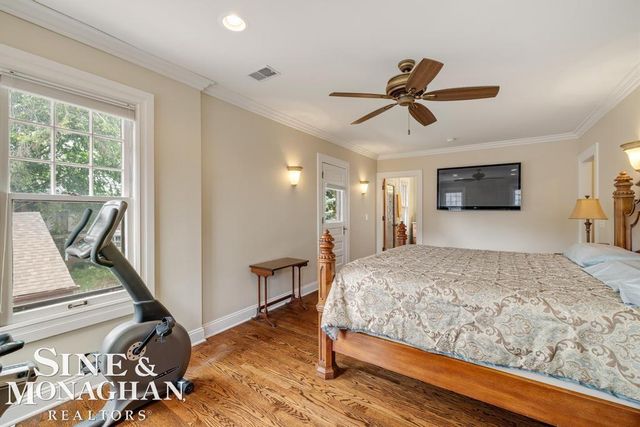 979 Lakepointe Street, Grosse Pointe Park, MI 48230