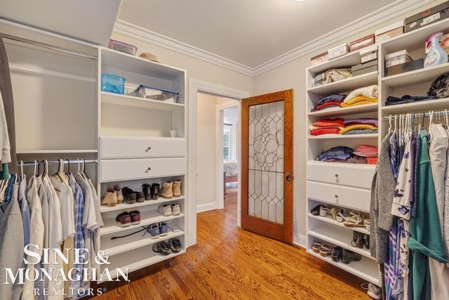 979 Lakepointe Street, Grosse Pointe Park, MI 48230
