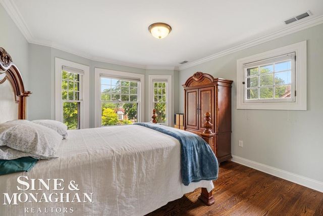 979 Lakepointe Street, Grosse Pointe Park, MI 48230