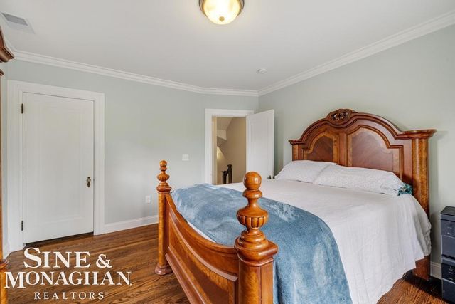 979 Lakepointe Street, Grosse Pointe Park, MI 48230