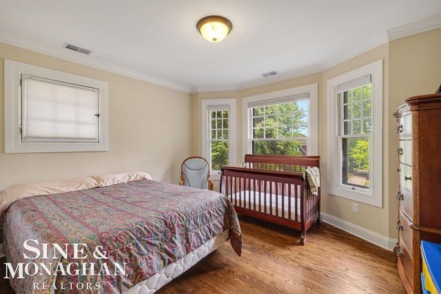 979 Lakepointe Street, Grosse Pointe Park, MI 48230