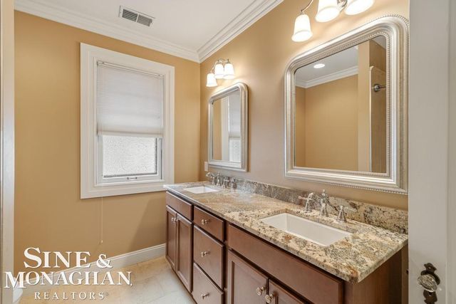 979 Lakepointe Street, Grosse Pointe Park, MI 48230