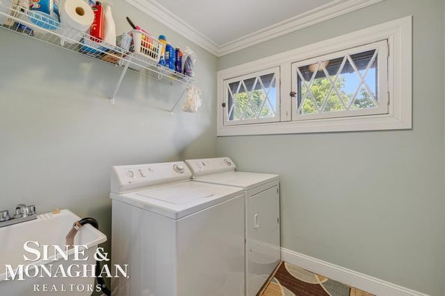 979 Lakepointe Street, Grosse Pointe Park, MI 48230