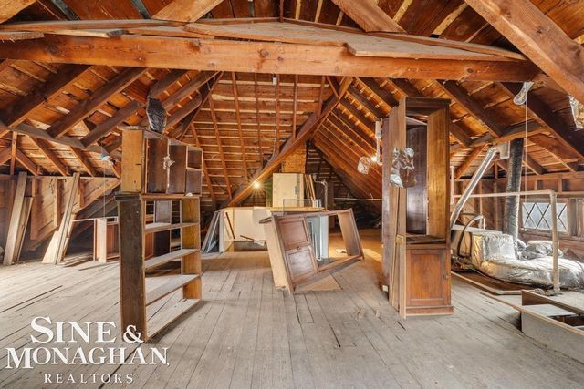 979 Lakepointe Street, Grosse Pointe Park, MI 48230