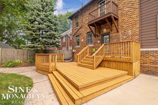 979 Lakepointe Street, Grosse Pointe Park, MI 48230