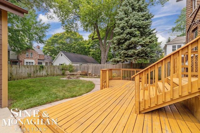 979 Lakepointe Street, Grosse Pointe Park, MI 48230