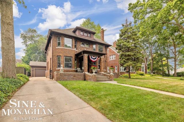 979 Lakepointe Street, Grosse Pointe Park, MI 48230