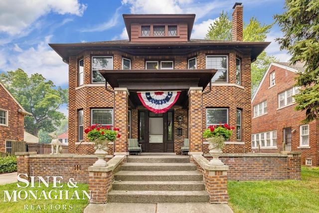 979 Lakepointe Street, Grosse Pointe Park, MI 48230