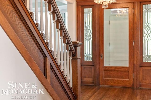 979 Lakepointe Street, Grosse Pointe Park, MI 48230