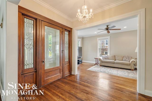 979 Lakepointe Street, Grosse Pointe Park, MI 48230