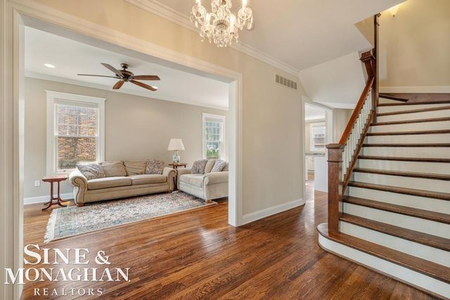 979 Lakepointe Street, Grosse Pointe Park, MI 48230