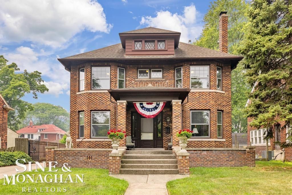 979 Lakepointe Street, Grosse Pointe Park, MI 48230