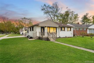 19420 Woodmont Street, Harper Woods, MI 48225