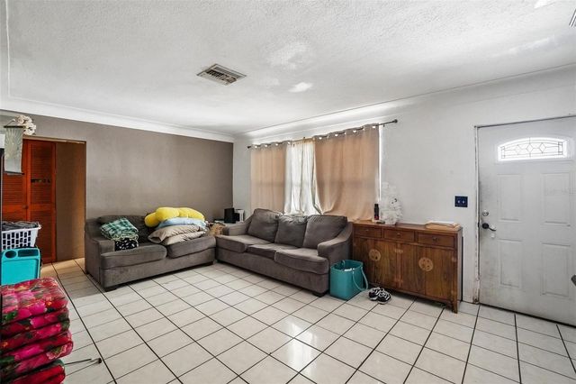3211 30TH STREET N, St Petersburg, FL 33713