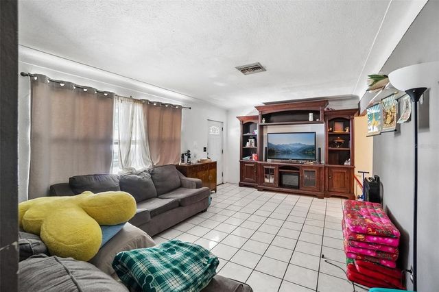 3211 30TH STREET N, St Petersburg, FL 33713